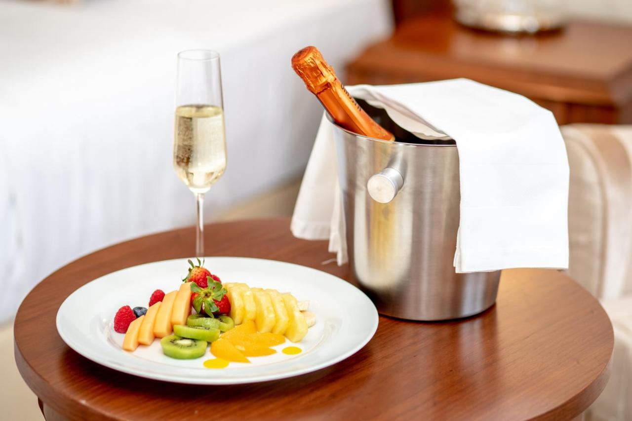 Le Premier Hotel 5*